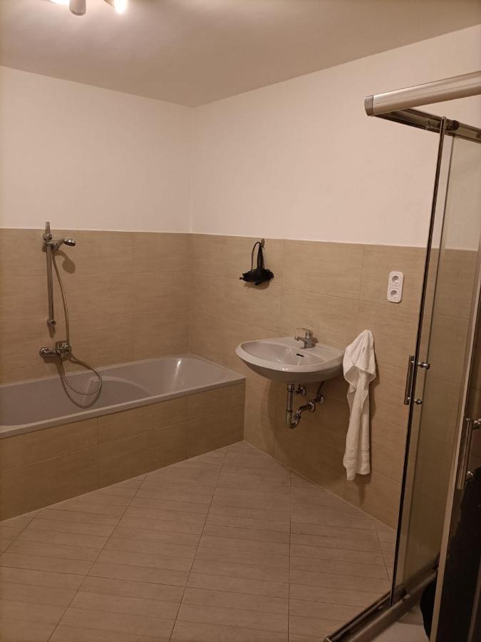 Krefeld House - 20 Min To Dus Airport & Messe Apartment Bagian luar foto